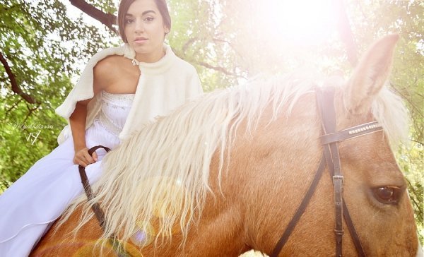 Фотовиставка Вікторії Величко